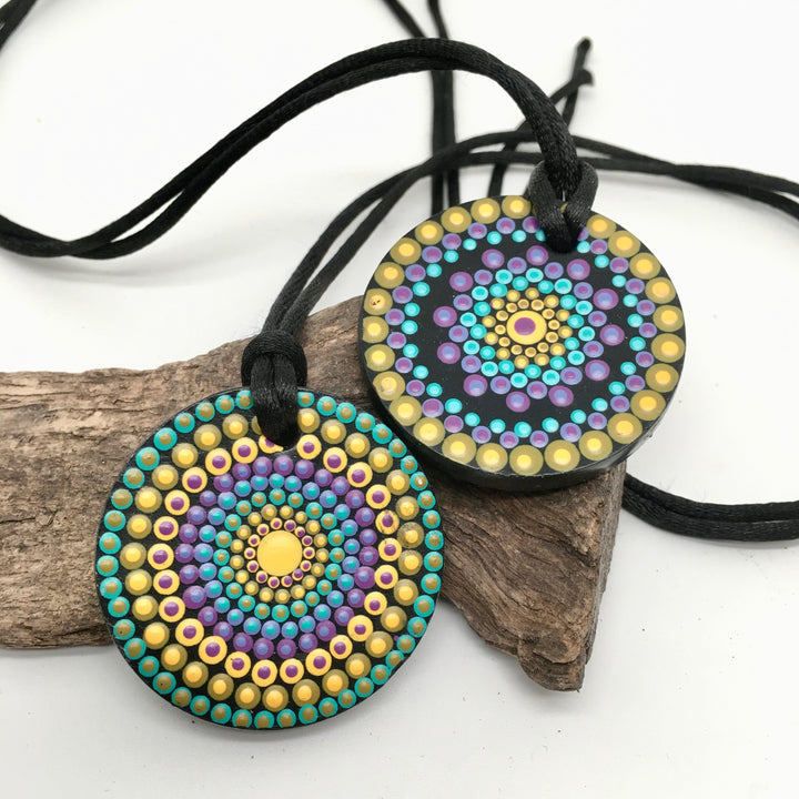 Mandala ketting in turquoise, paars en geel
