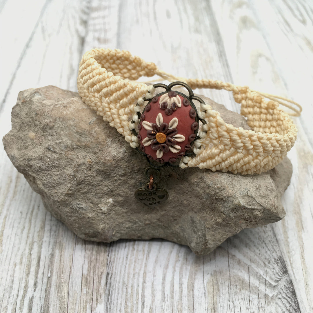 Macramé Armband met Bloem Cabochon