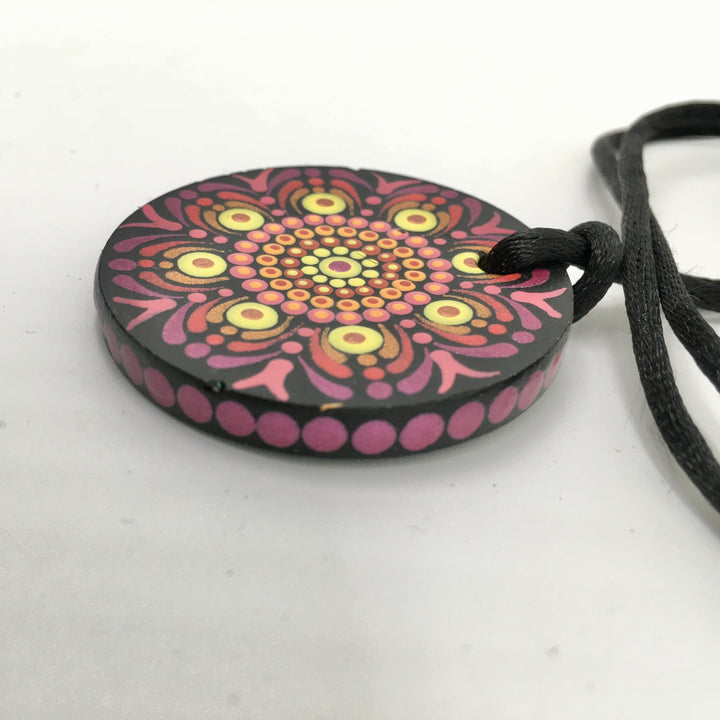 Mandala halsketting in warme kleuren