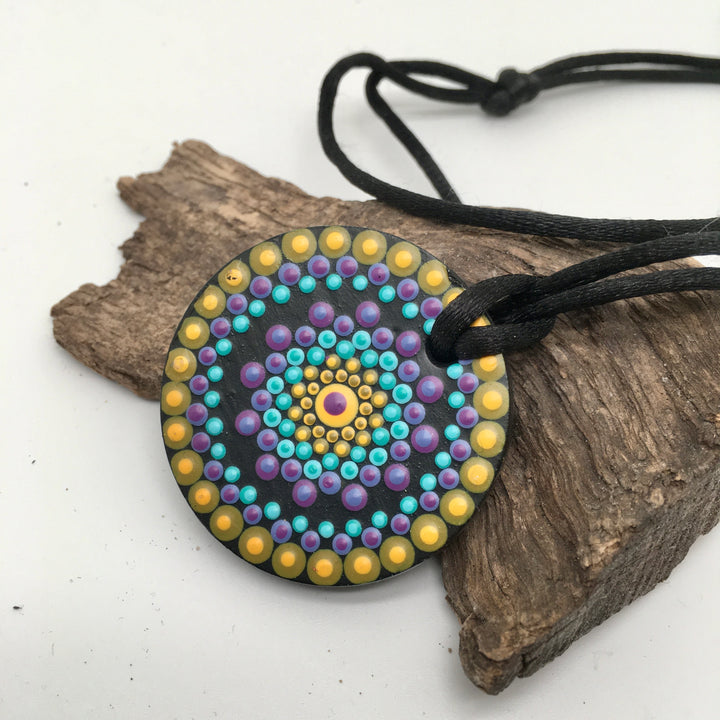 Mandala ketting in turquoise, paars en geel
