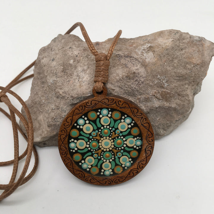Leren ketting met houten mandala hanger