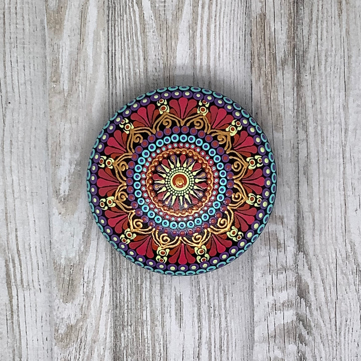 Mandala Steen in roze, paars, blauw en goud