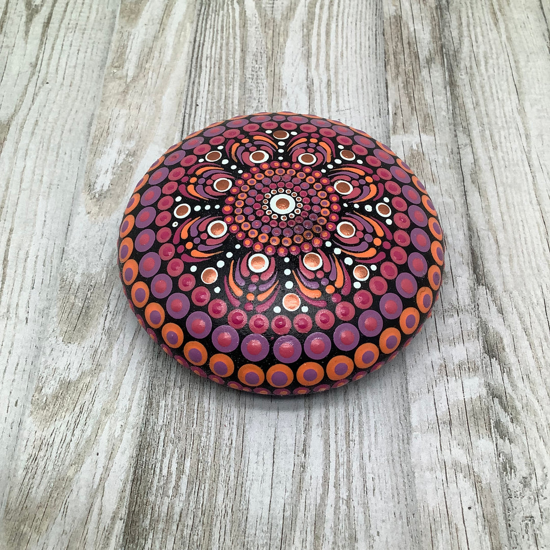 Mandala Steen in roze, lavendel en oranje