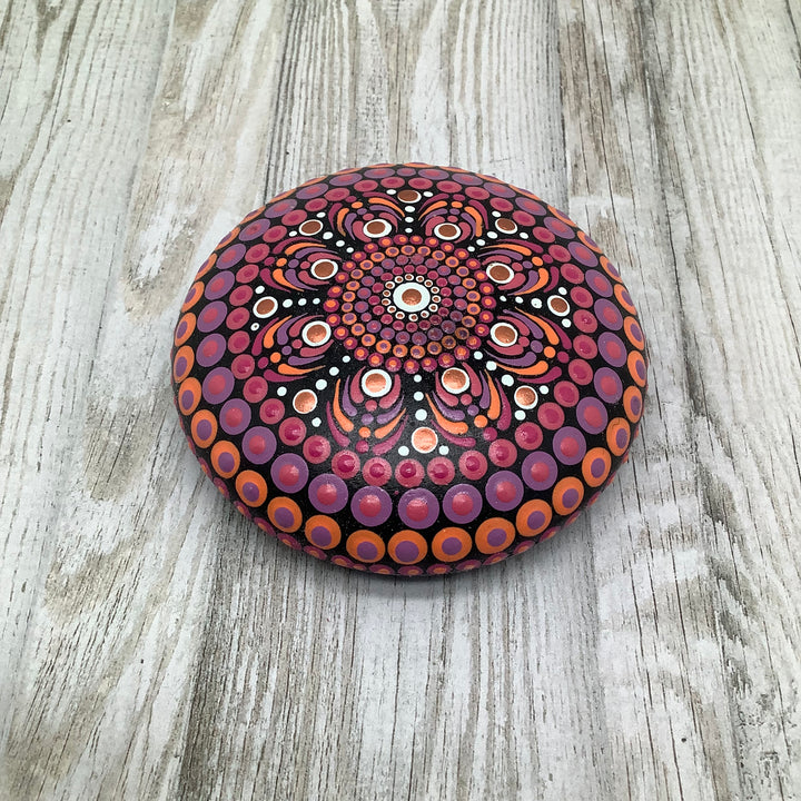 Mandala Steen in roze, lavendel en oranje
