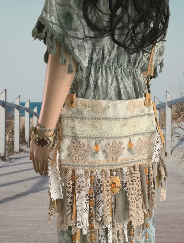 Boho Gobelin tas met franje in zacht groen en beige - een meesterwerk in boheemse stijl!