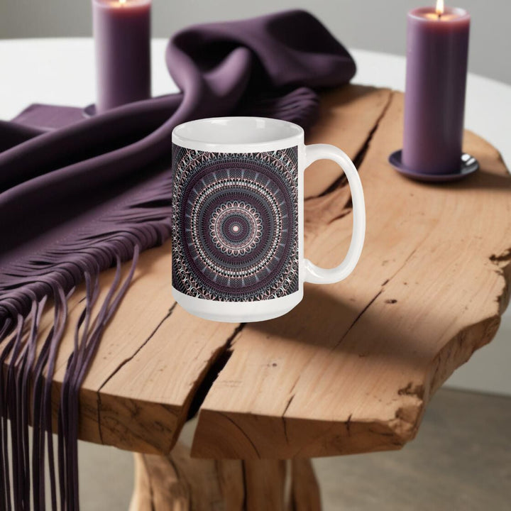 Elegant Amethyst: Donkerpaarse en grijze Mandala-mok