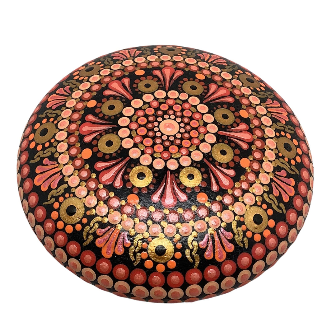 Small mandala stone with dot art in salmon, pink and gold – handmade and varnished for use as decor or meditation stone