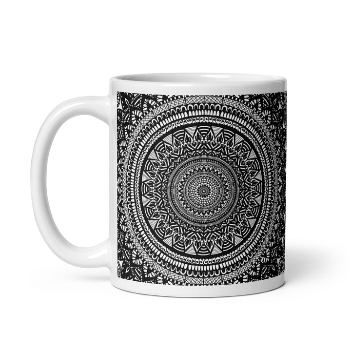 Mandala Duality: Zwart-witte keramische koffiekop
