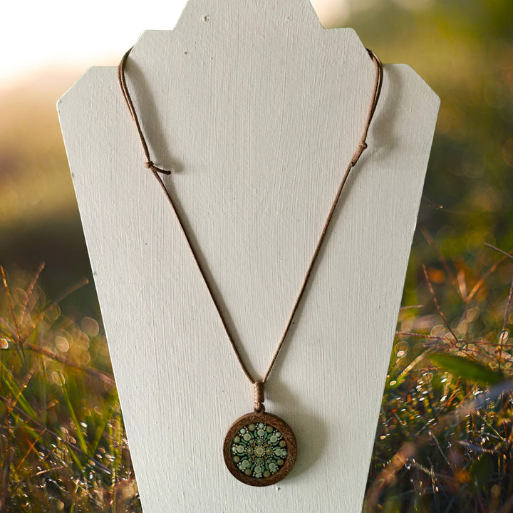 Leren ketting met houten mandala hanger