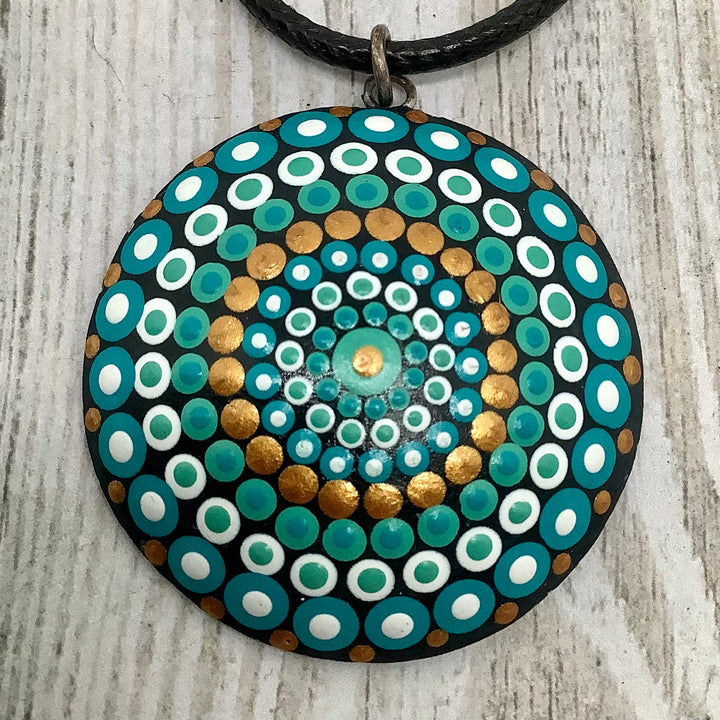 Mandala ketting in petrolkleur, wit en goud