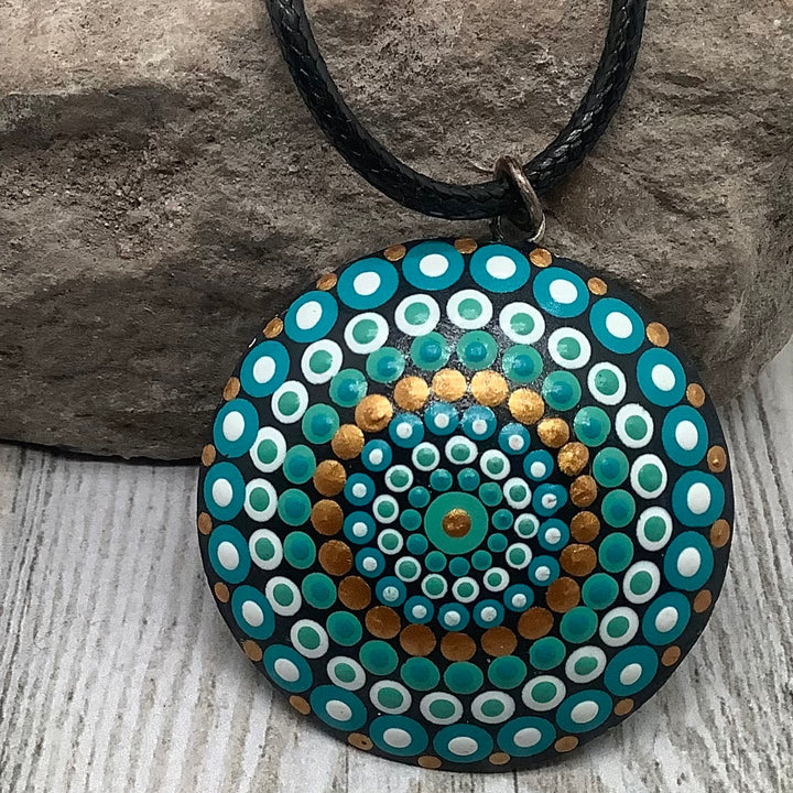 Mandala ketting in petrolkleur, wit en goud