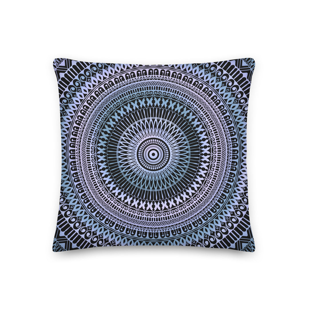 Icy Whispers: Mandala kussenhoes in subtiel roze en blauw