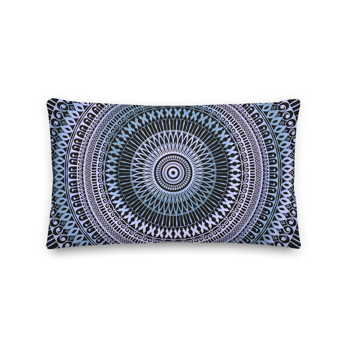 Icy Whispers: Mandala kussenhoes in subtiel roze en blauw