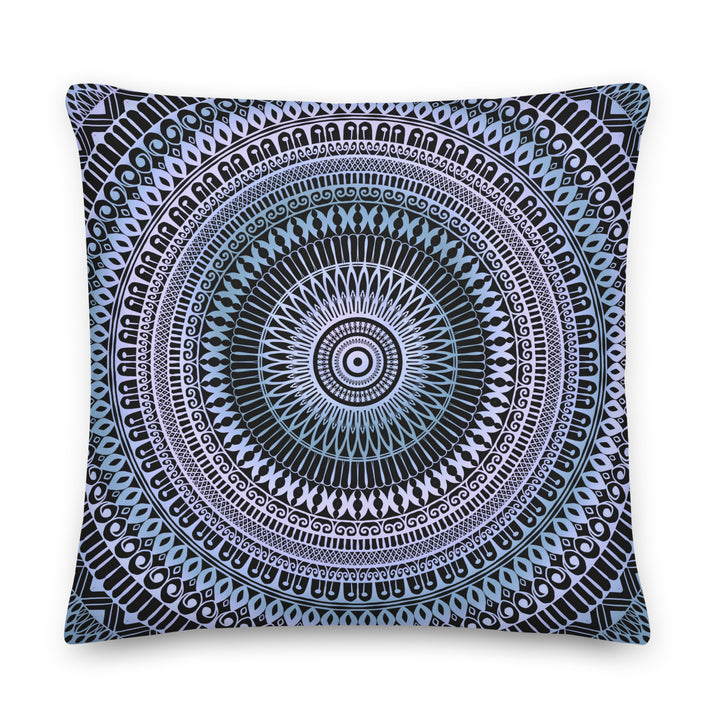 Icy Whispers: Mandala kussenhoes in subtiel roze en blauw